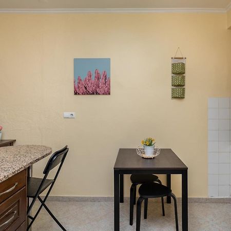 Cozy One Bedroom Apt In Historic Location - Carmo Lisbona Esterno foto