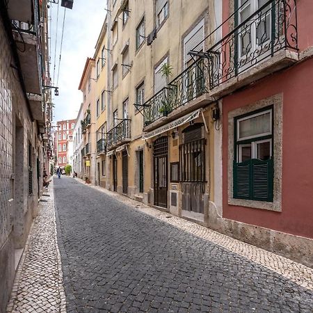 Cozy One Bedroom Apt In Historic Location - Carmo Lisbona Esterno foto