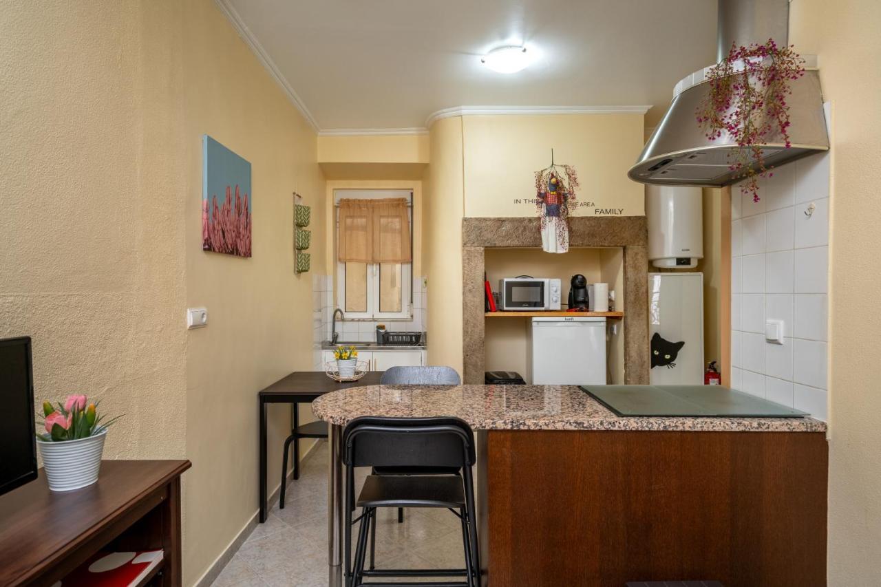Cozy One Bedroom Apt In Historic Location - Carmo Lisbona Esterno foto
