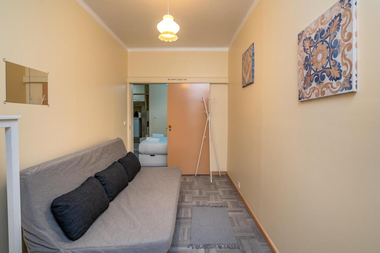 Cozy One Bedroom Apt In Historic Location - Carmo Lisbona Esterno foto