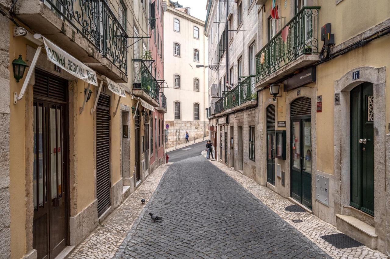 Cozy One Bedroom Apt In Historic Location - Carmo Lisbona Esterno foto