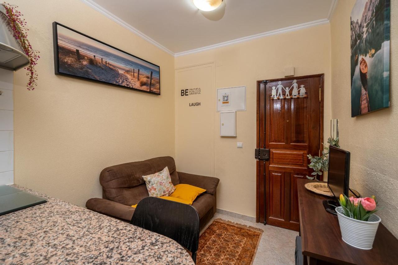 Cozy One Bedroom Apt In Historic Location - Carmo Lisbona Esterno foto