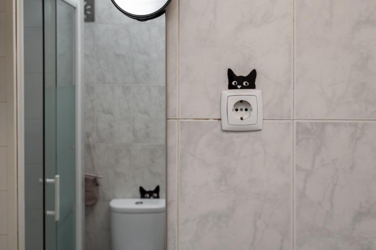Cozy One Bedroom Apt In Historic Location - Carmo Lisbona Esterno foto