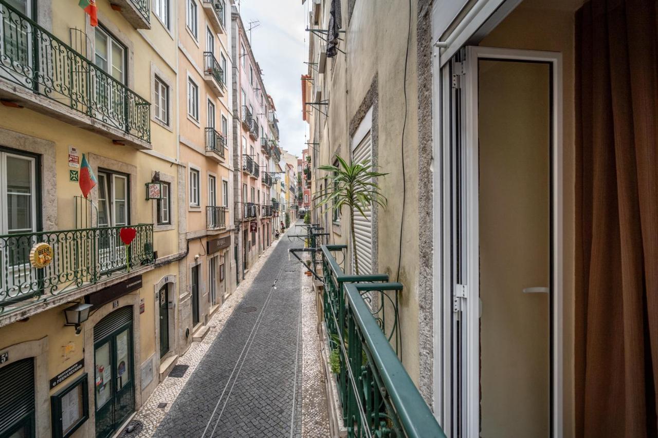 Cozy One Bedroom Apt In Historic Location - Carmo Lisbona Esterno foto