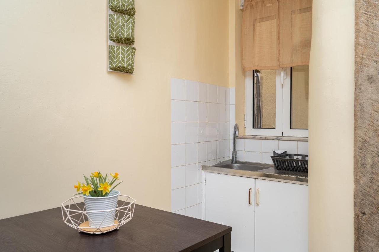 Cozy One Bedroom Apt In Historic Location - Carmo Lisbona Esterno foto