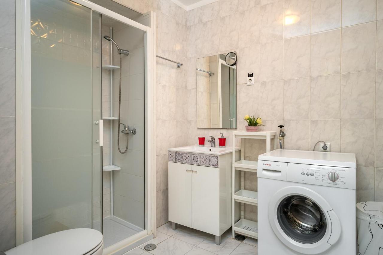 Cozy One Bedroom Apt In Historic Location - Carmo Lisbona Esterno foto