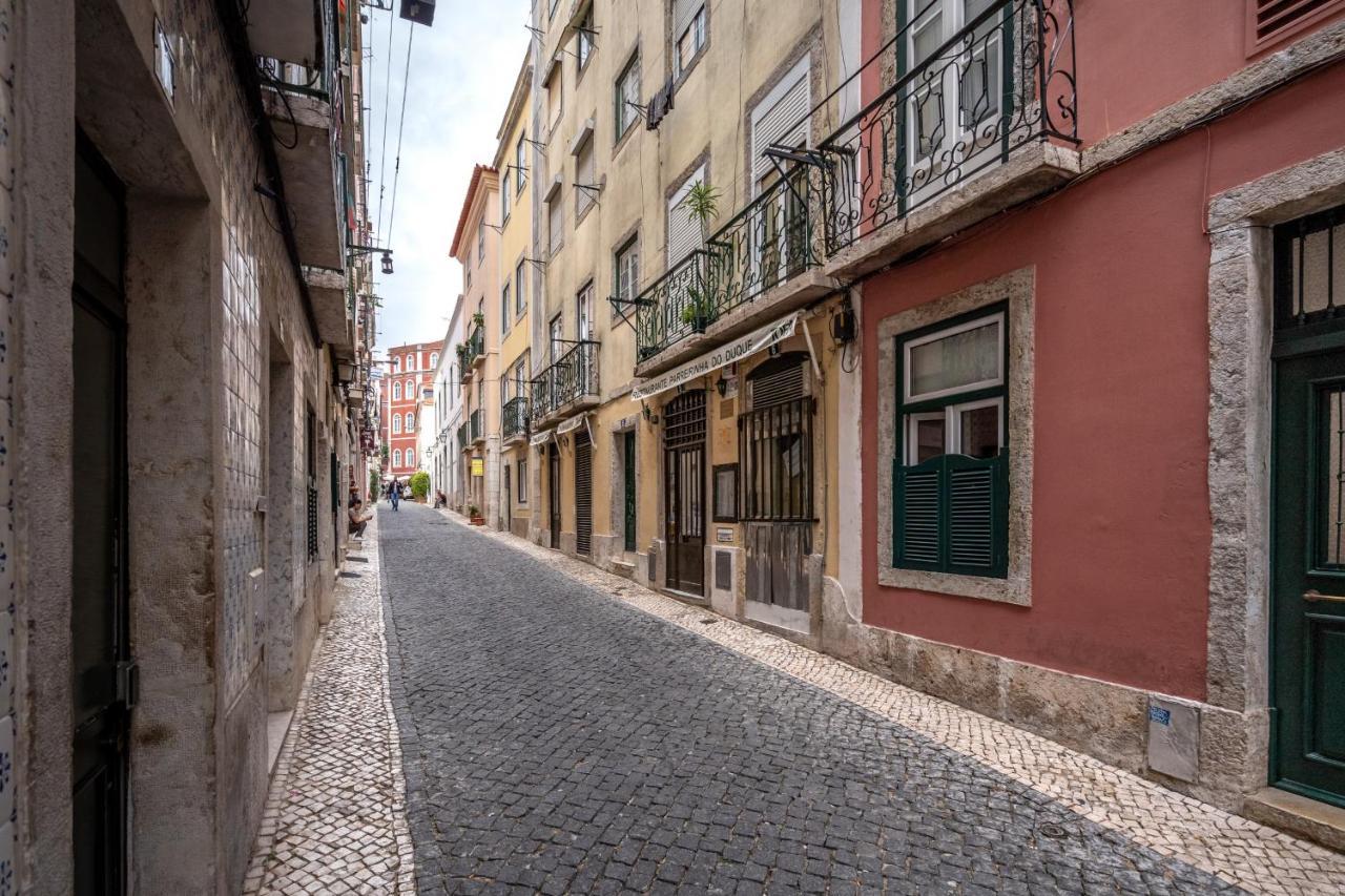 Cozy One Bedroom Apt In Historic Location - Carmo Lisbona Esterno foto